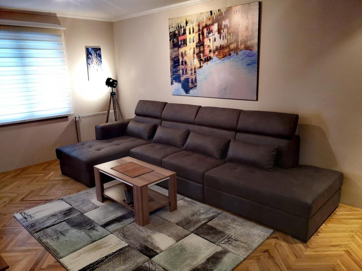 Apartman Villa Cacak Luaran gambar